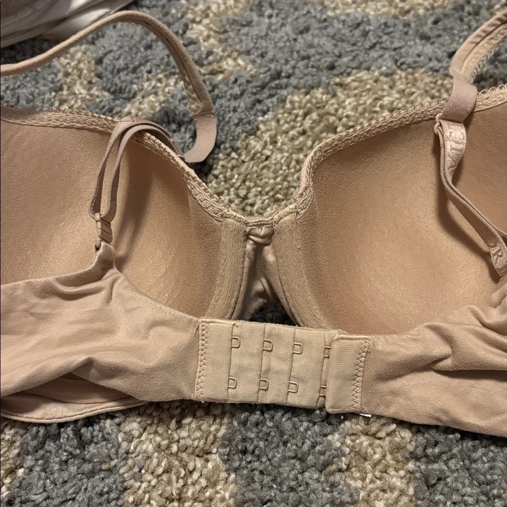 Victoria's Secret ivory Demi Bra - Picture 3 of 3